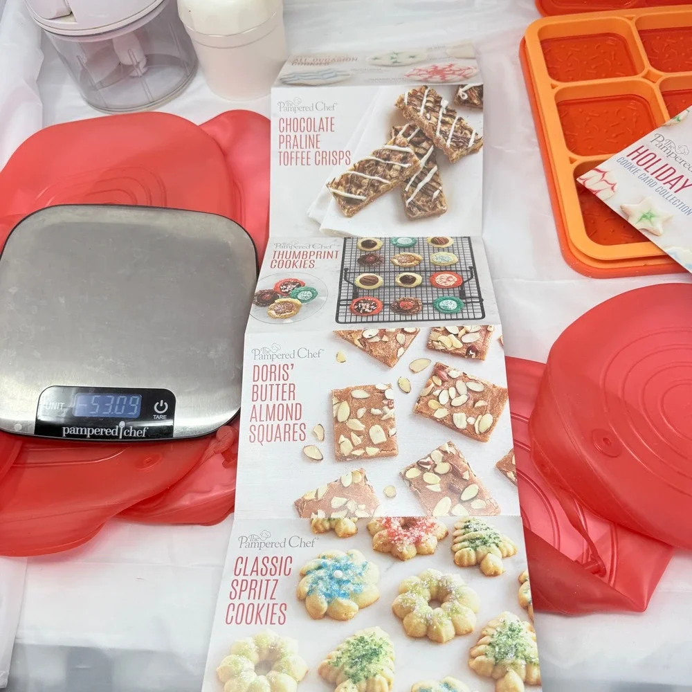 Lot of Pampered Chef Kitchen goodies Digital Scale Manual Chopper Silicone Lids